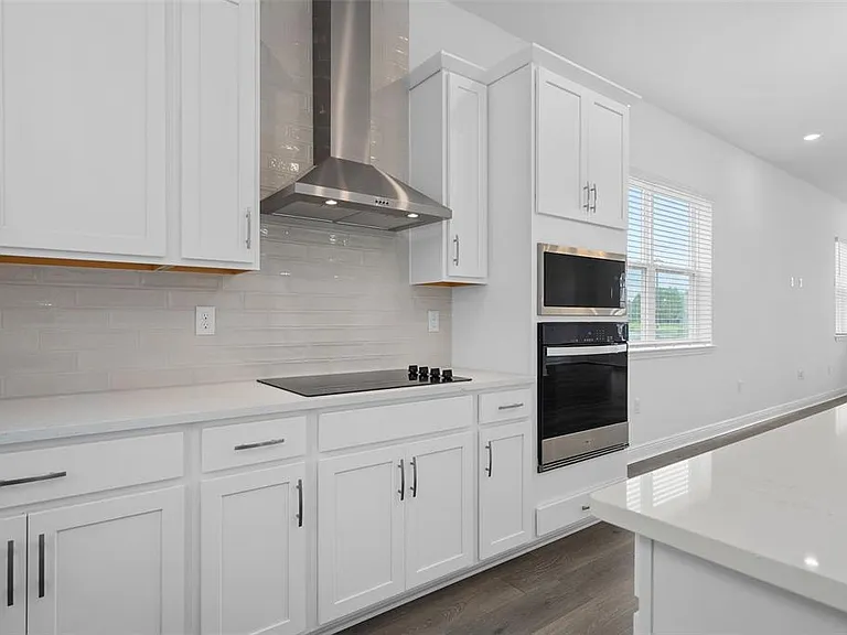 6573 Quest St — Photo 5
