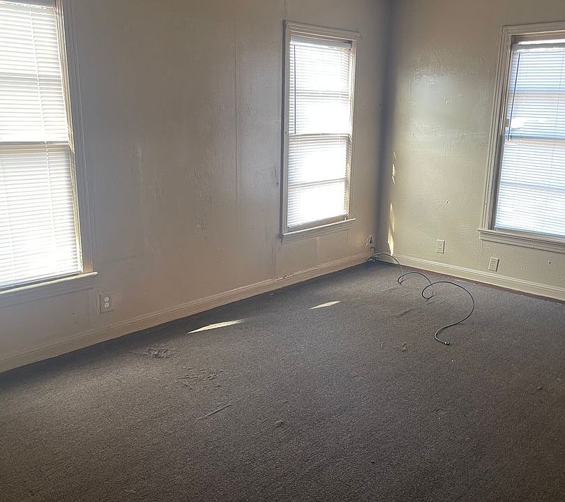 2nd image of 3237 Jackson St