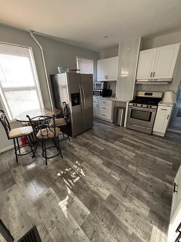 3 bed, 1000 sqft, $2,700 — Photo 4