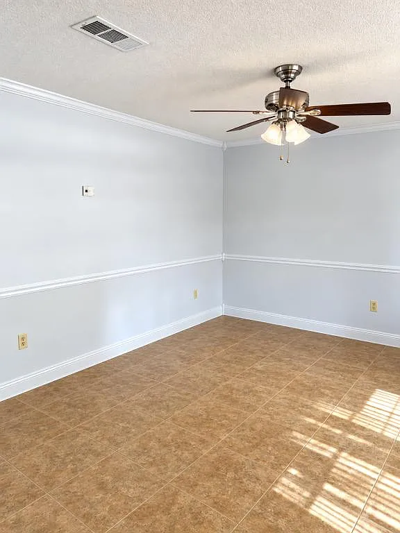 950 Jefferson Dr — Photo 2