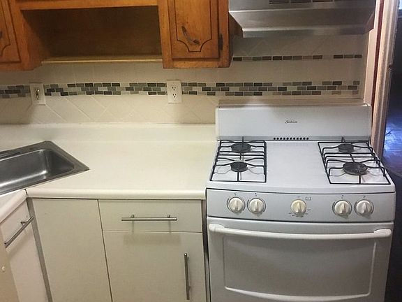 3rd image of 947 E 83rd St #2