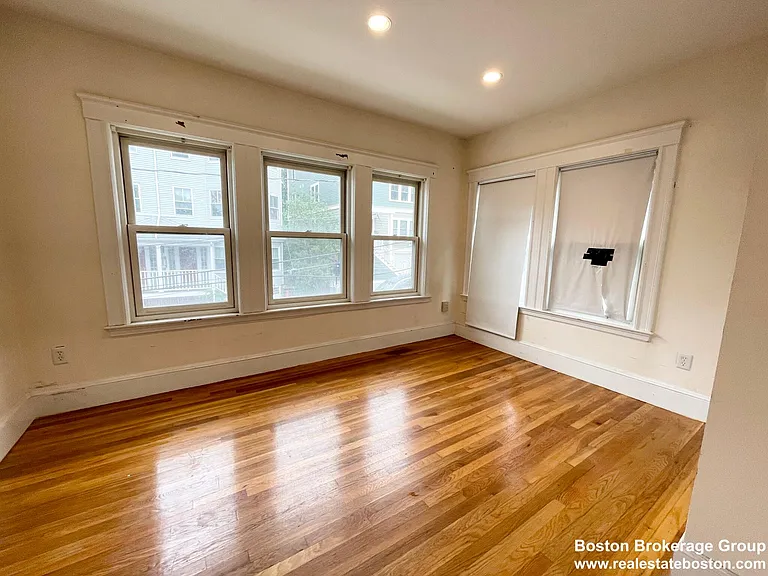 15 Sunset St — Photo 4