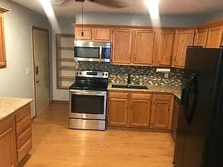 3 bed, 925 sqft, $2,200 — Photo 3