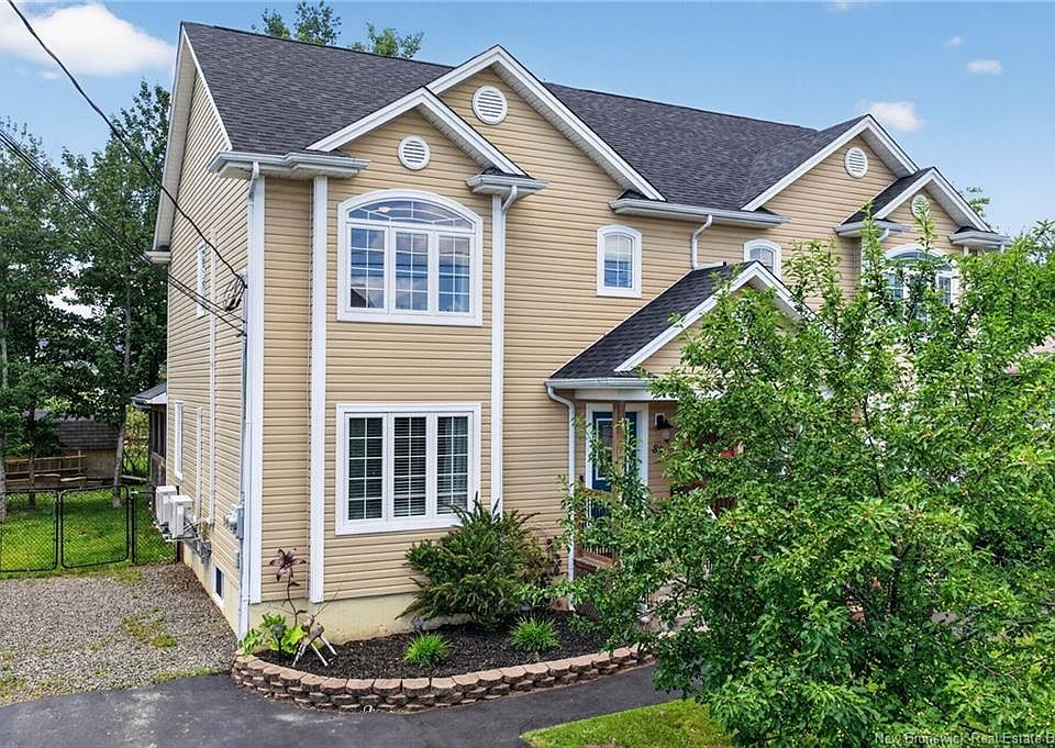 1st image of 89 Christopher Cres