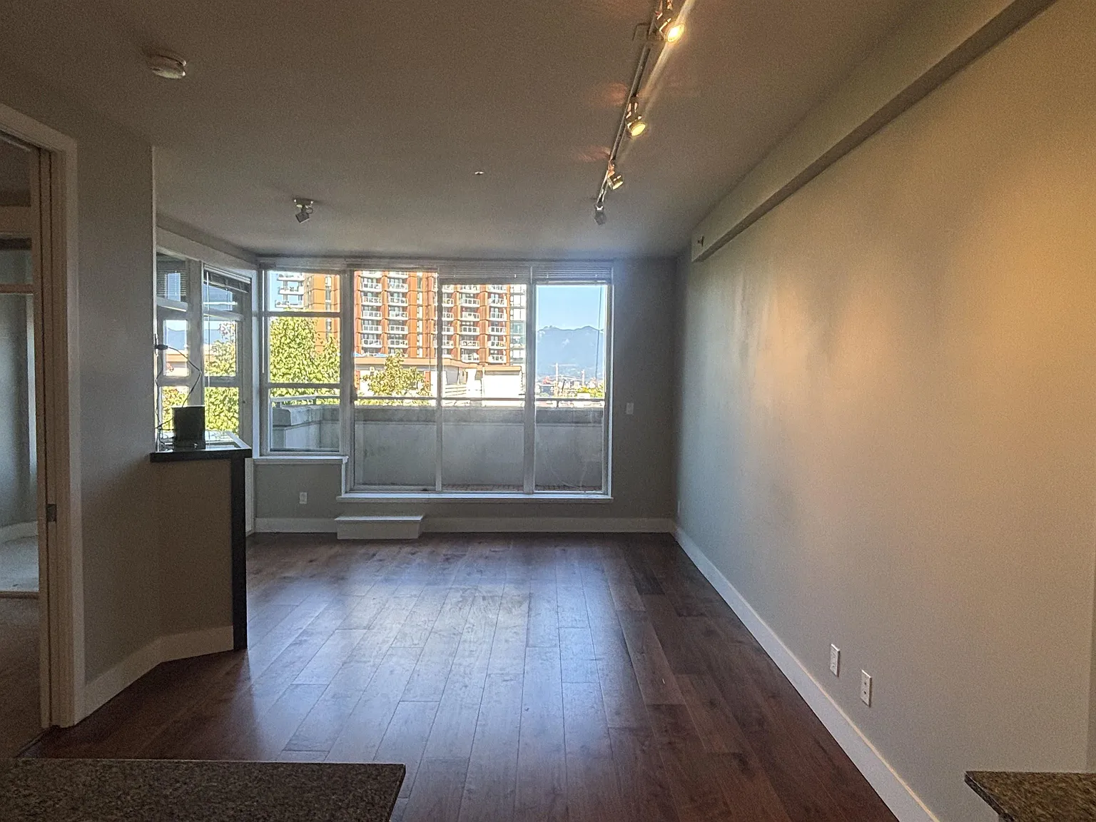 1 bed, 735 sqft, $2,500 — Photo 4