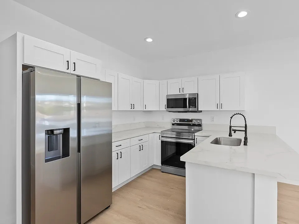 4104 F St #2