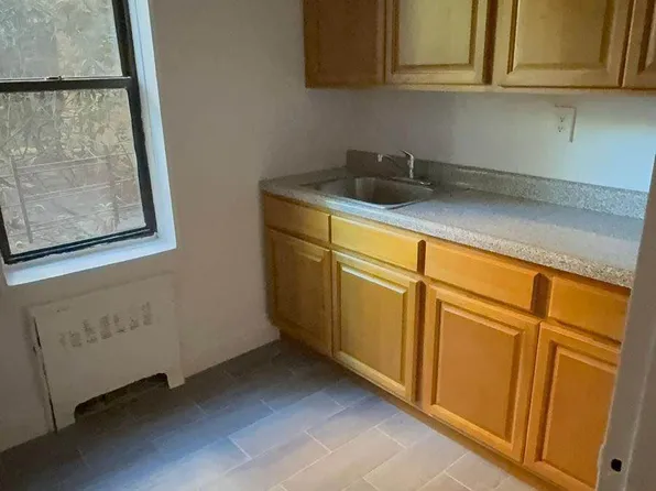 118-65 Metropolitan Avenue image 2 of 4