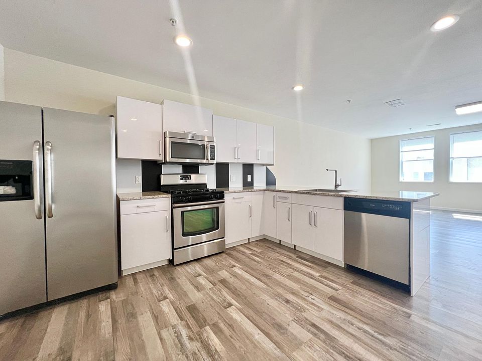 1st image of 812 N 48th St #33