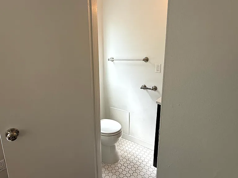 5044 W Maplewood Ave #8 — Photo 16