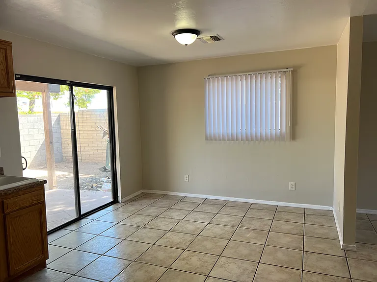 113 W Corona Rd #2 — Photo 8