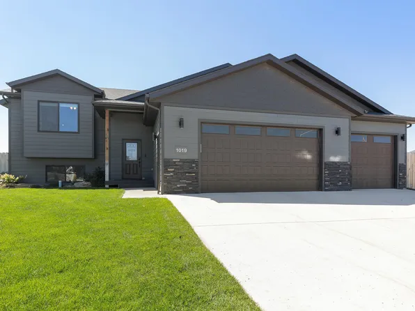 1019 Shape Ct, Rapid City, SD 57703