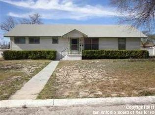409 W 9th St, Del Rio, TX 78840