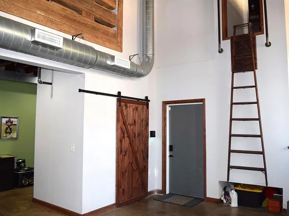 736 SW Washington St #2B, Peoria, IL 61602