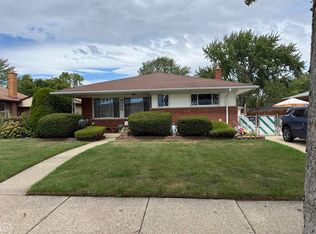 21009 Danbury St, Clinton Township, MI 48035