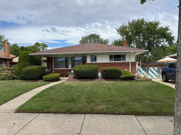 21009 Danbury St, Clinton Township, MI 48035