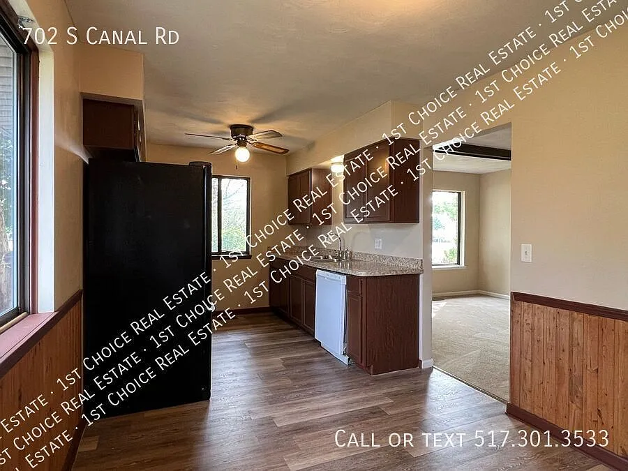 2-Bdr 1-Bth Duplex - West Lansing - Grand Ledge Schools - Bsmnt & Garage — Photo 2