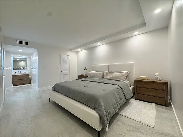 2899 Collins Ave #424 — Photo 7