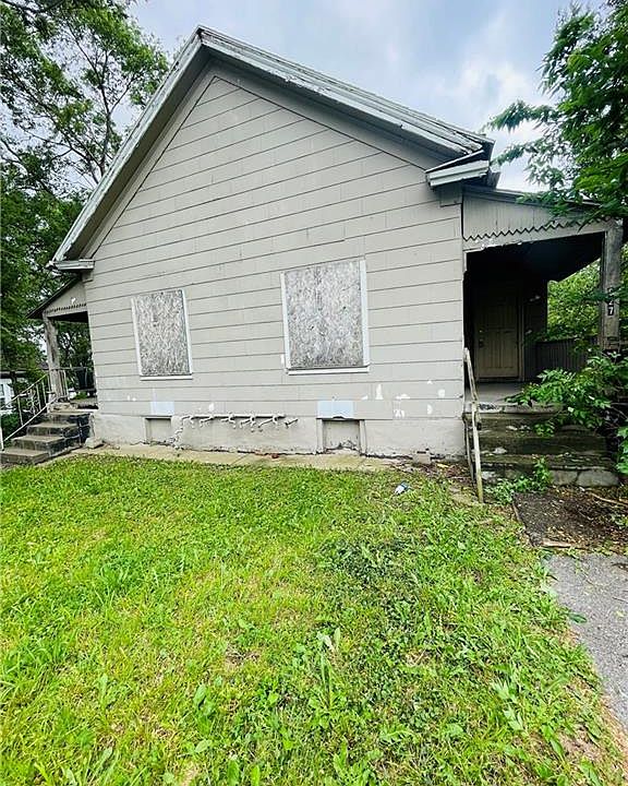 2nd image of 525-527 Riverview Ave