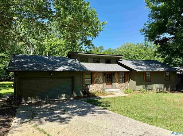 208 Seville Ln, Rainbow City, AL 35906