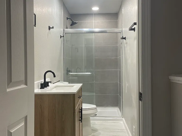 1107 Basin St #A — Photo 25