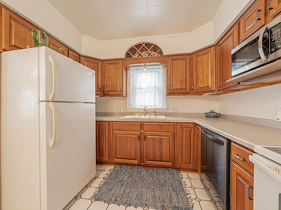 4th image of 1417 W 8th St