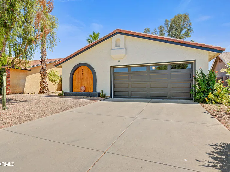 6863 E Kelton Ln — Photo 39
