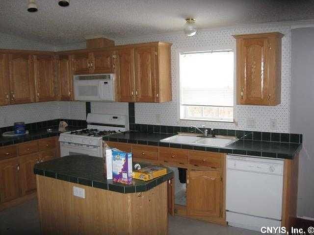 2nd image of 20 Hall Rd