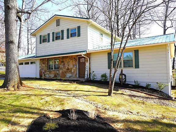 3rd image of 720 White Oak Cir