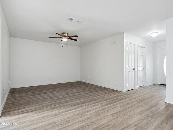 4th image of 15516 Quail Creek Cv #D