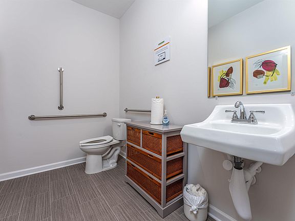 4th image of 1502 Stonebridge Cir