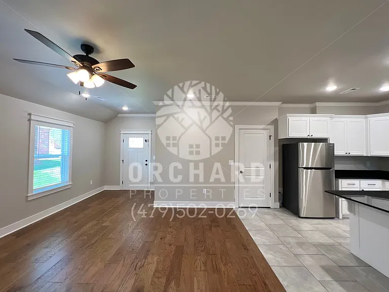 592 Bradford Dr — Photo 5