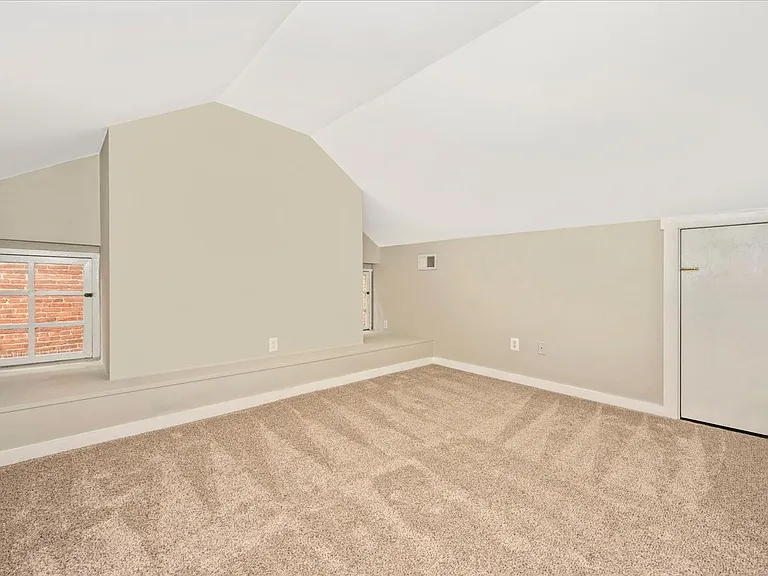 315 W Patrick St — Photo 39