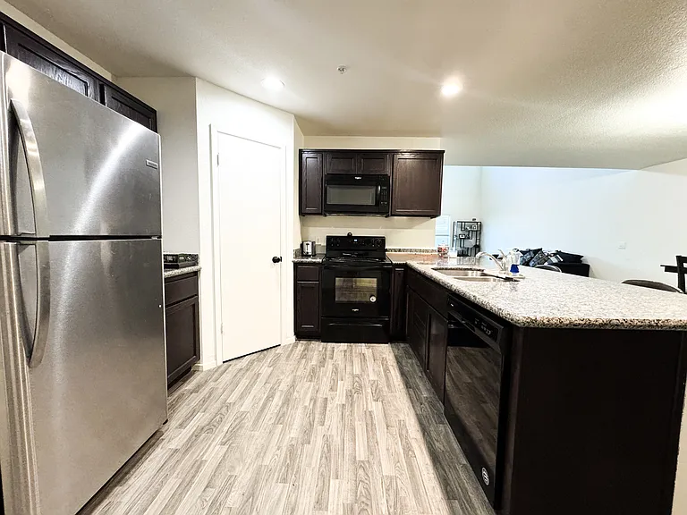 7282 E 38th Ln — Photo 9