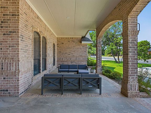 4th image of 1912 Pagewood Dr