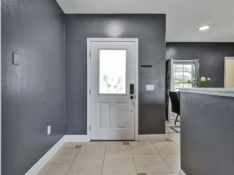 820 Grantham Dr — Photo 6