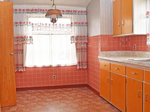 4th image of 2367 Zollinger Rd