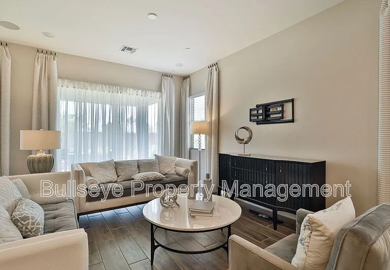 2152 N 141st Ave — Photo 8