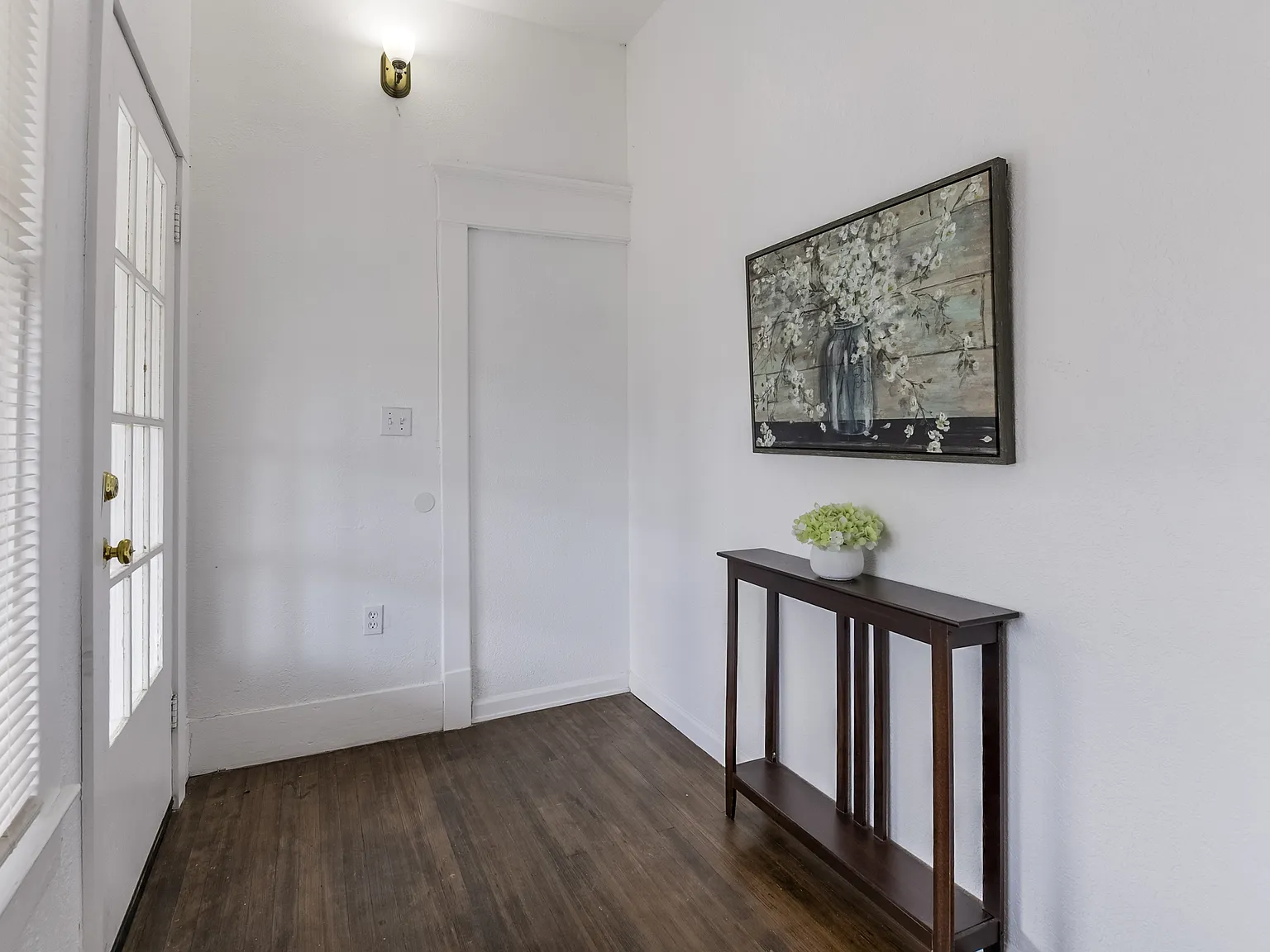4 bed, 2208 sqft, $1,975 — Photo 4