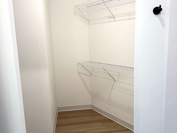 4th image of 1205 SW Merchant St #101