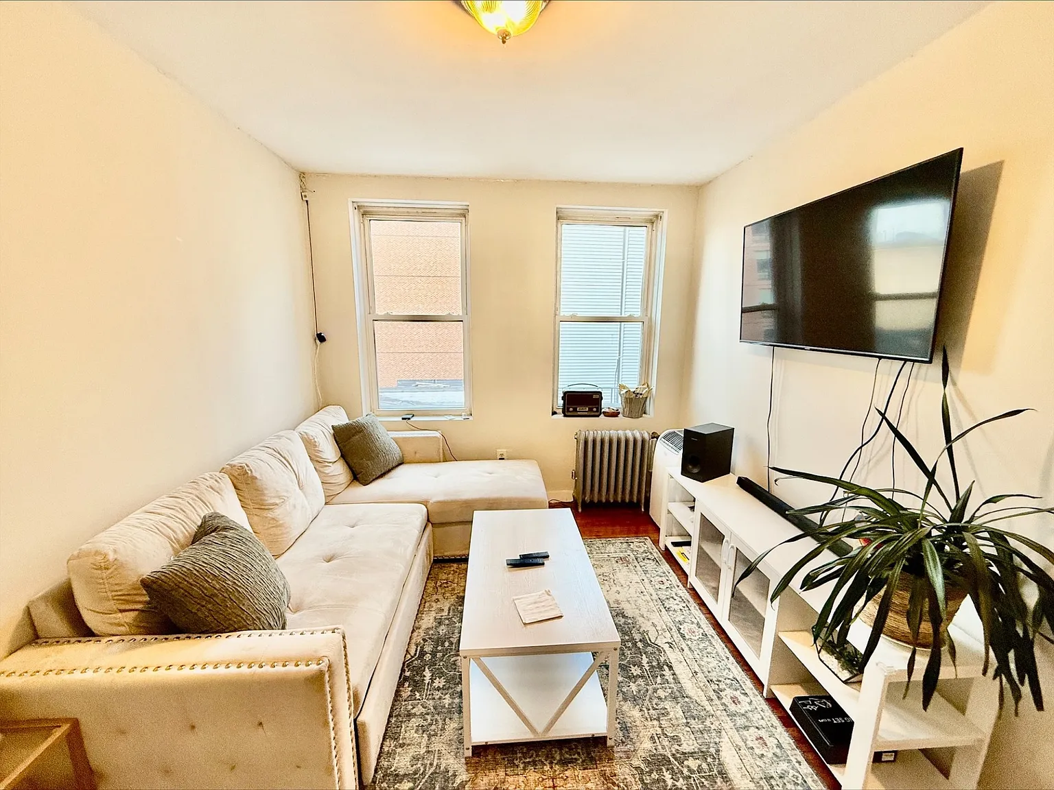 2 bed, 9999 sqft, $3,600 — Photo 2