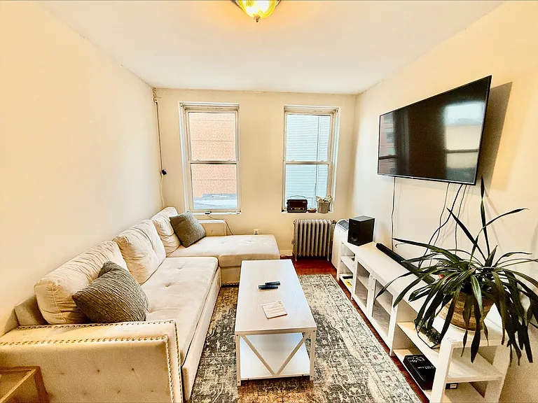 212 Hanover St #2 — Photo 16