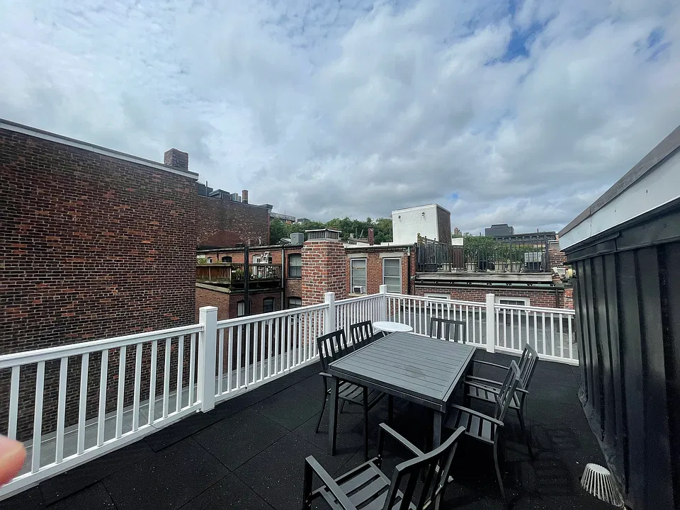 4 Phillips St #1
