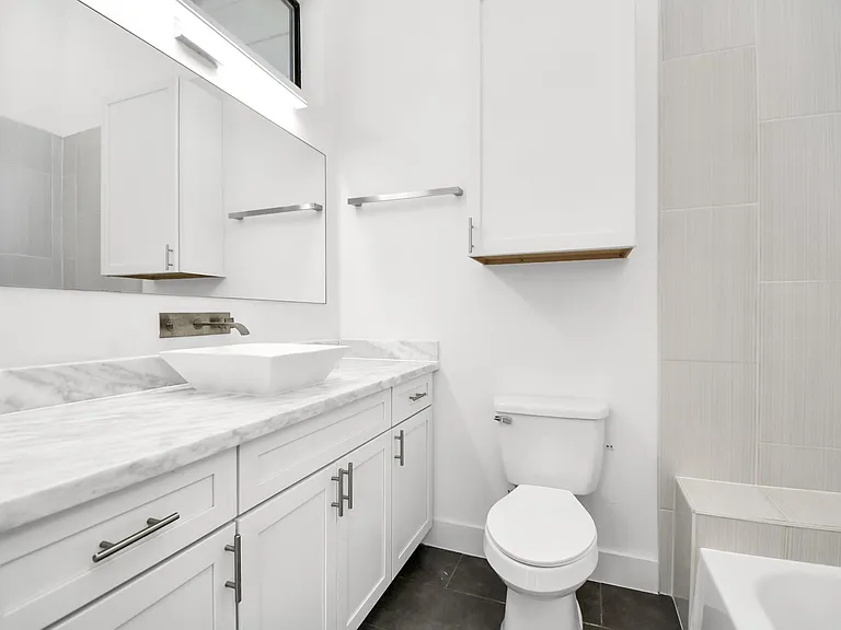 732 W 22nd St #A — Photo 23