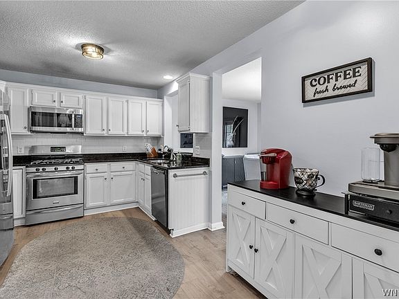 5th image of 102 Forest Edge Dr