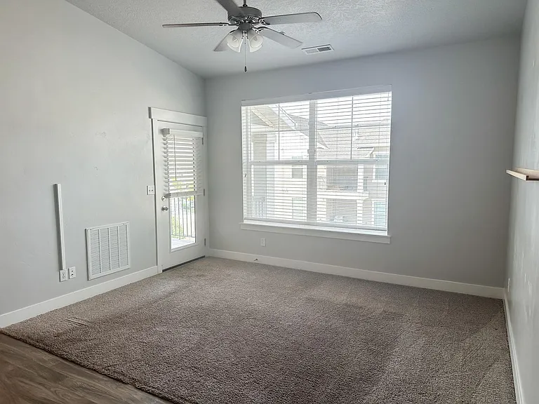 107 W Seasons Dr — Photo 4
