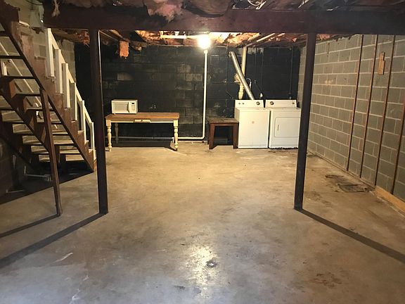 Walkout Basement - comes with washer/dryer hookups