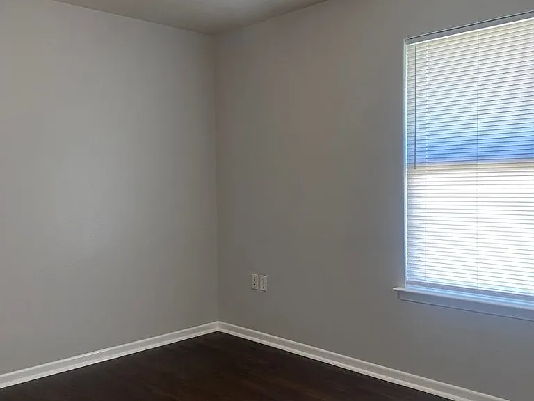 601 N Bastrop St — Photo 7