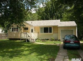 547 Grand Blvd, Brentwood, NY 11717