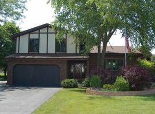 13N454 Chisholm Trl, Elgin, IL 60124