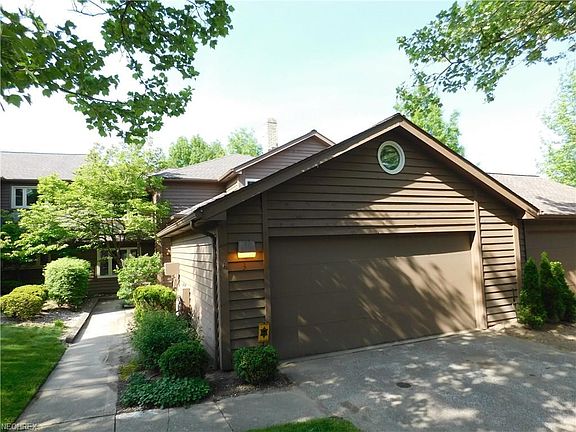 2nd image of 3 Sherwood Ct